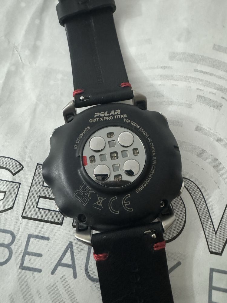 Smartwatch Polar Grit X PRO Titan impecabil