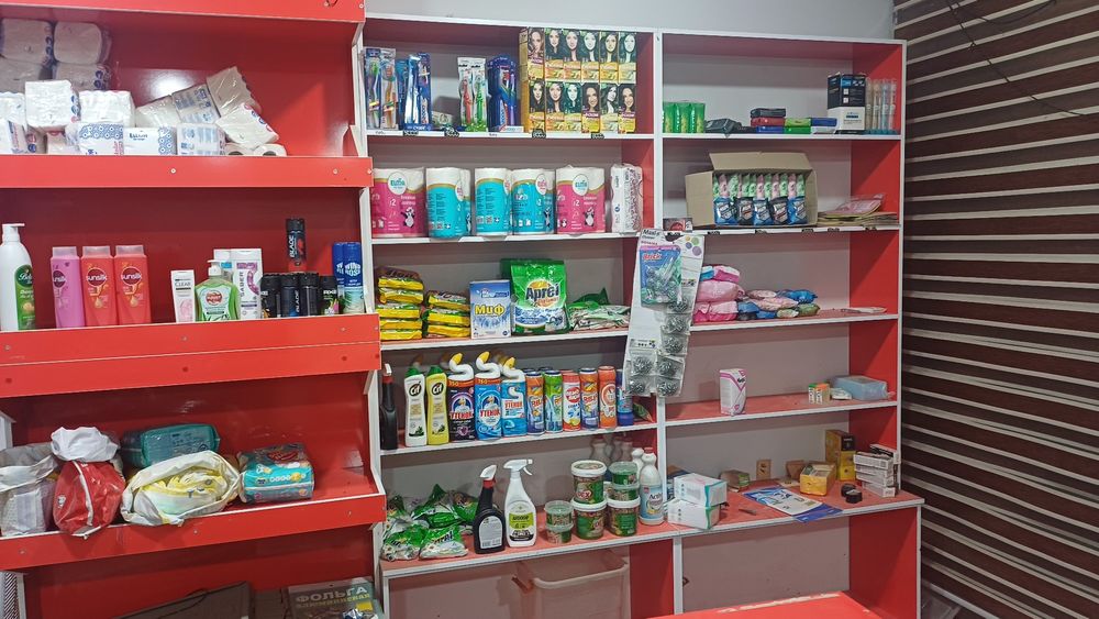 Дуконлар учун мебеллар 12 метр. Ва касса стол. Ва кушимча мебеллар.