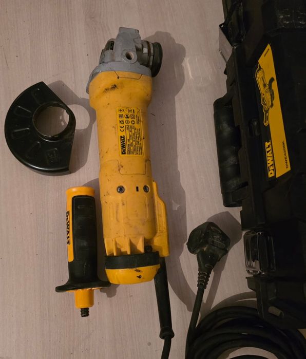 DeWalt DWE4206 polizor unghiular cu fir