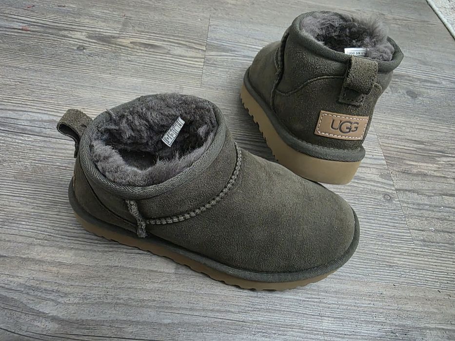 Ugg,nr 36, int 22,5 cm, pret 350, originale