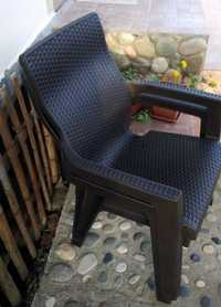 Пластиковые стулья, столы для летних кафе