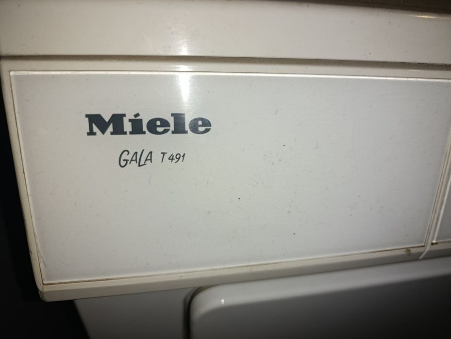 Сушилня Miele (въздуховоди)      .