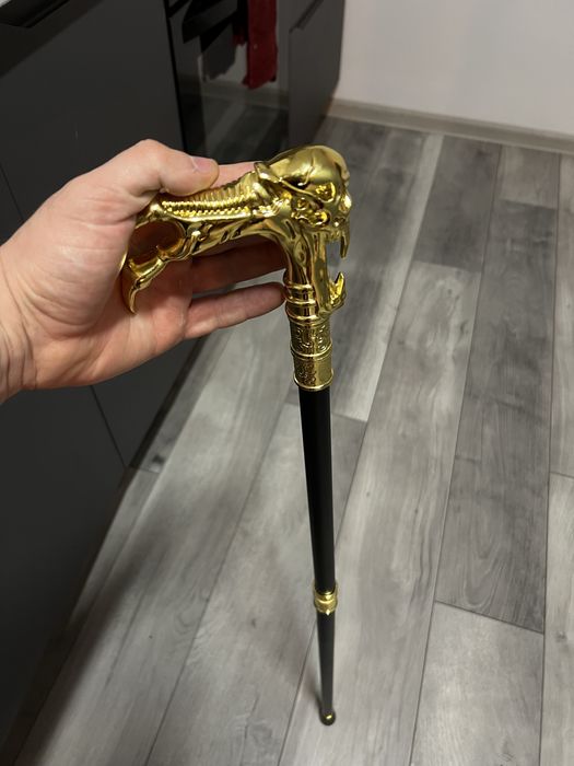 Baston premium cu cap de vampir