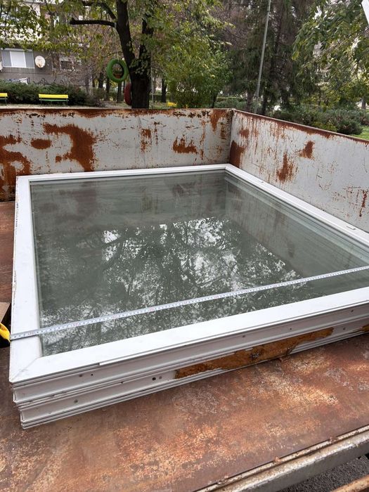 Продавам ПВЦ дограма със двоен стъклопакет и бонус комарници