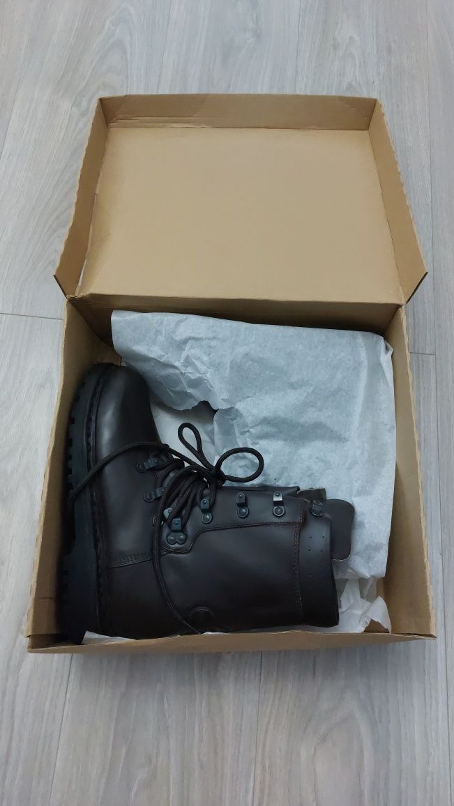 Bocanci militari din piele!