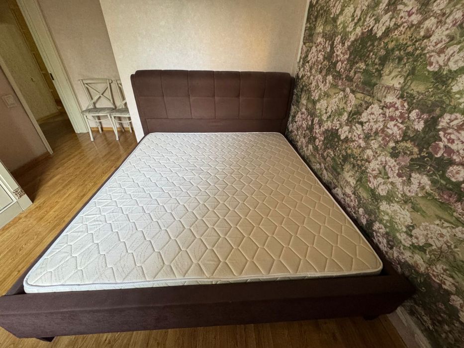 Кровать в спальню