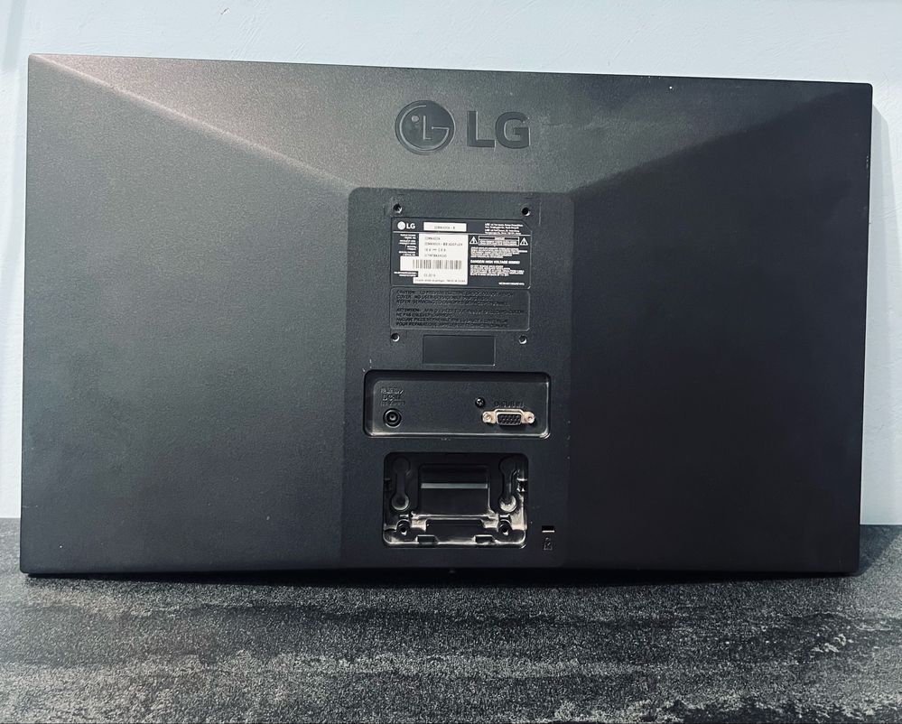 Монитор LG 22MK400A 22 дюйма состояние отличное