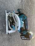Makita DHS 680 cicular de mana