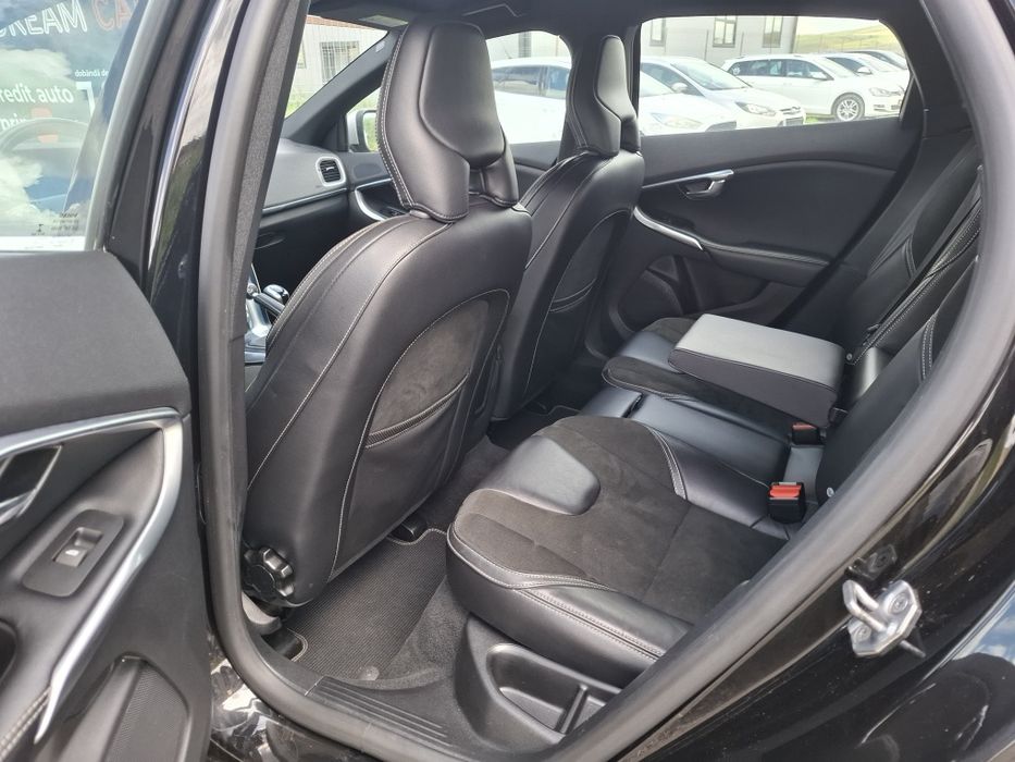 Volvo V40 R Design D3/Virtual Cockpit/Volan incalzit/Credit Auto