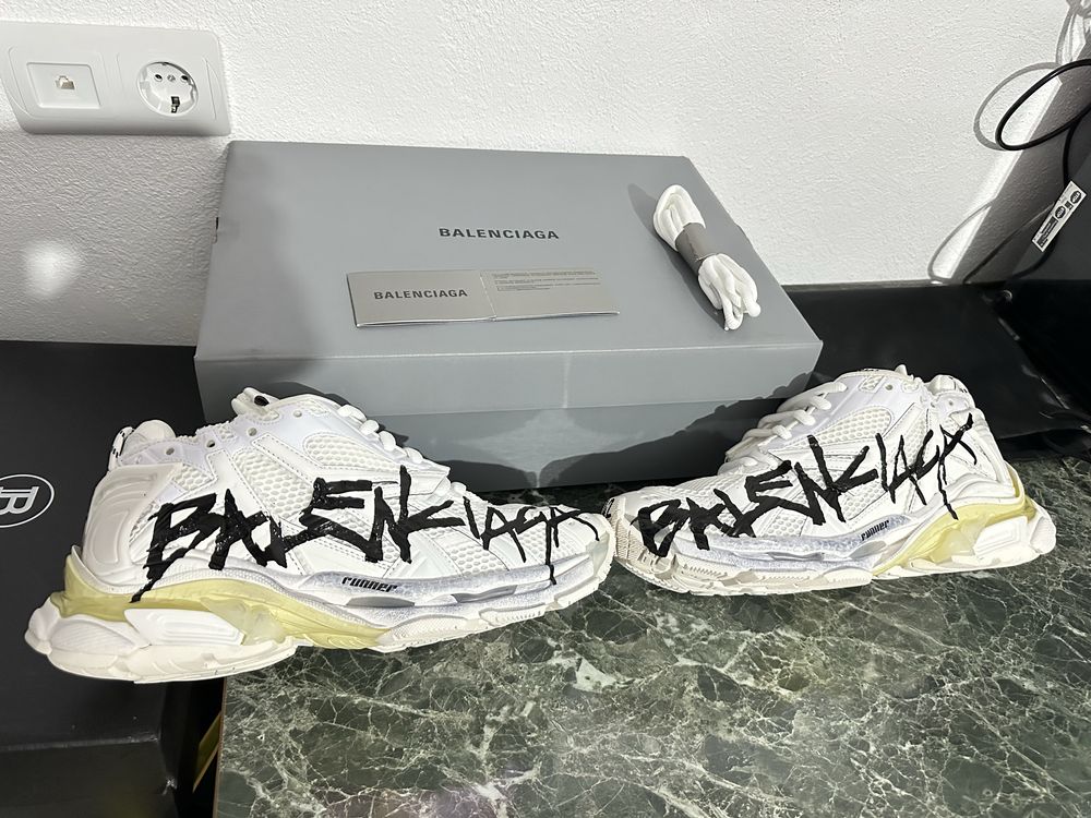 Balenciaga Runner White Grafitti 42