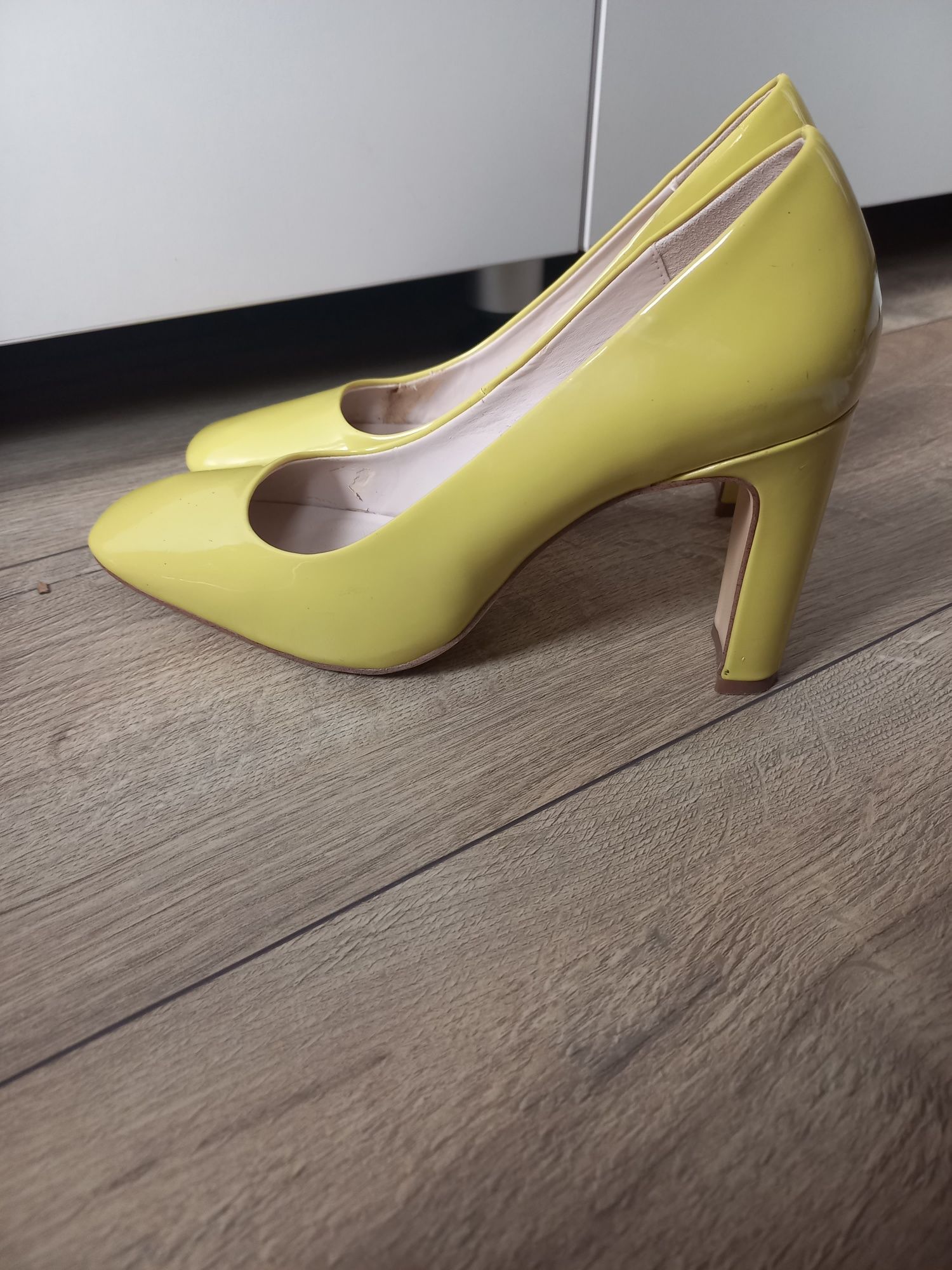 Жълти обувки 38 номер  ZARA