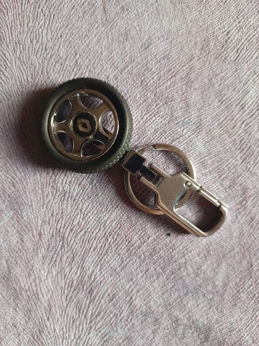 Продавам аксесоари за Renault