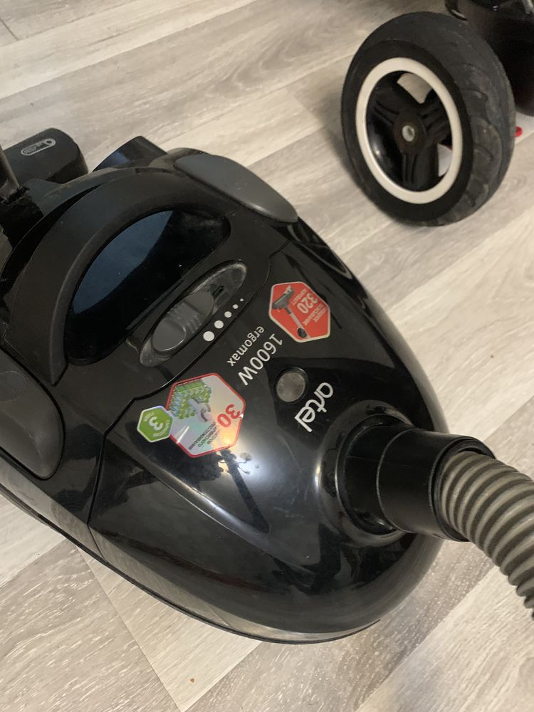 Продам пылесос Artel