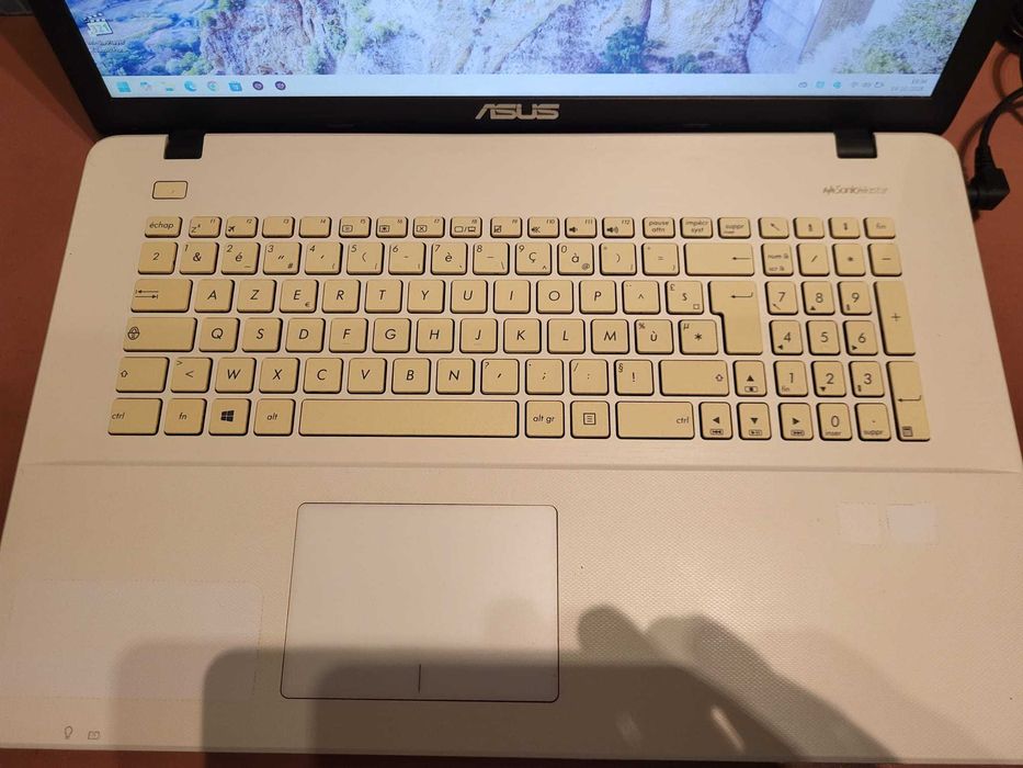 ASUS 17.3" X751 Intel Core i3-4010U 1.7G Laptop 12 GB DDR3L 240 GB SSD