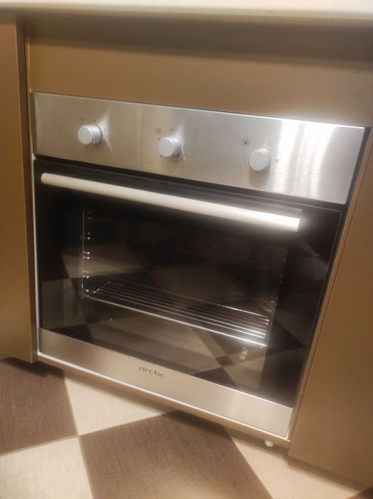 Arctic cuptor incorporabil pe gaz