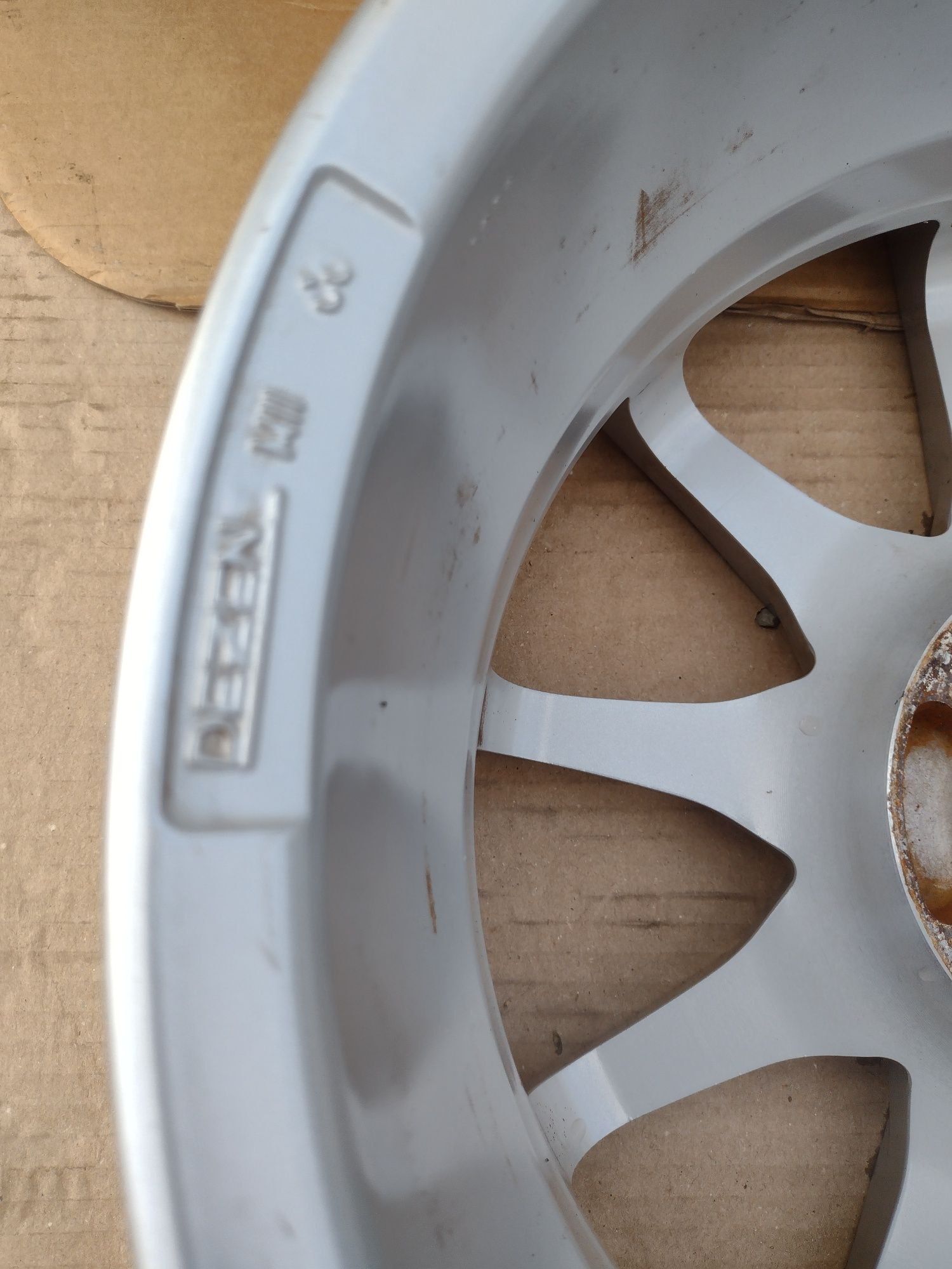Топ състояние Dezent 15-4x100 ET44 6j Toyota Yaris