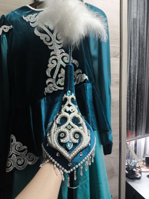 Продается казахский костюм-платье,штаны,комзол и саукеле.