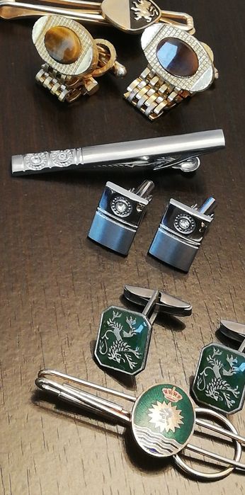 Vând butoni deosebiți!