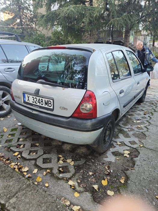 Продавам Рено Клио