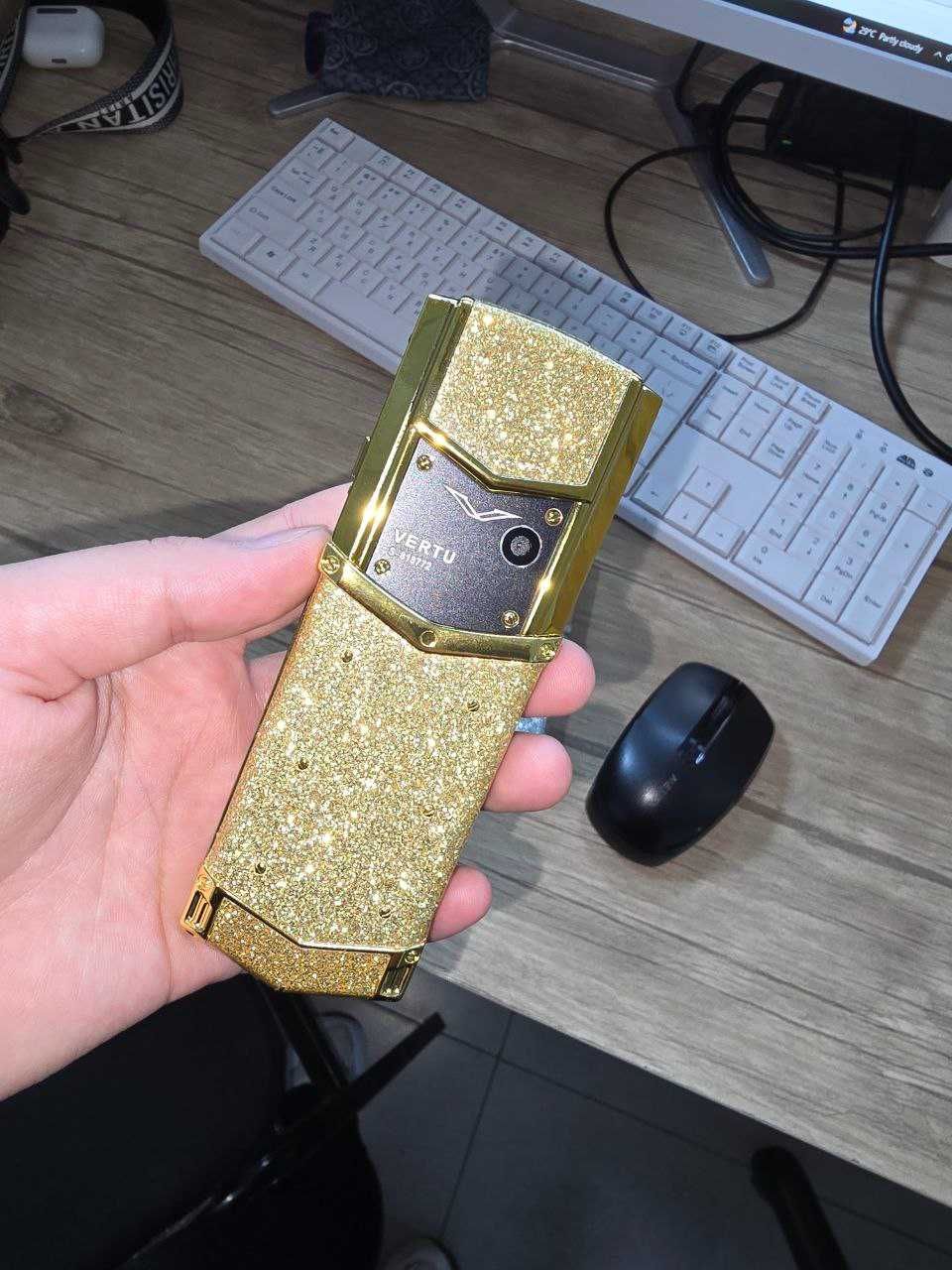 osha mashxur VERTU telefoni keldi