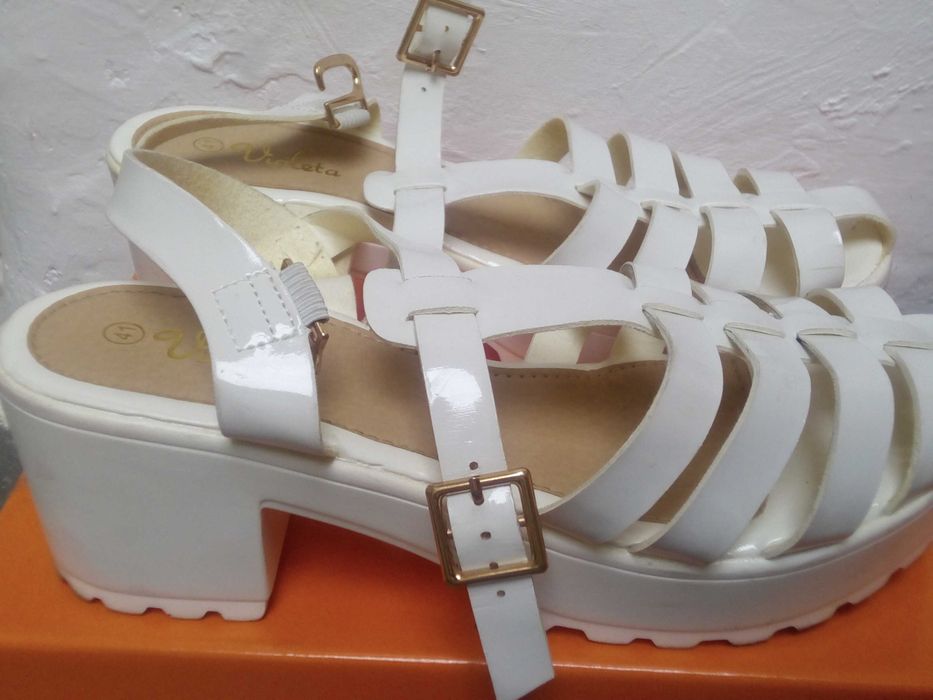 Sandale cu toc gros platforma