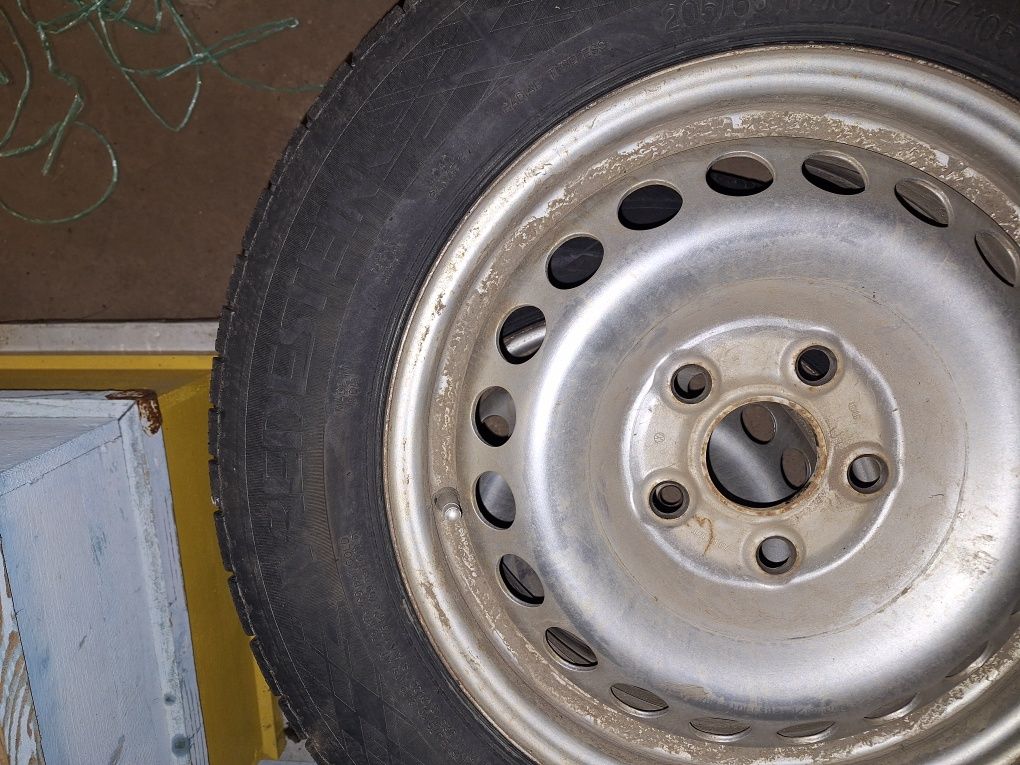 Гуми с джанти 205 65 16 за VW T5 5x120