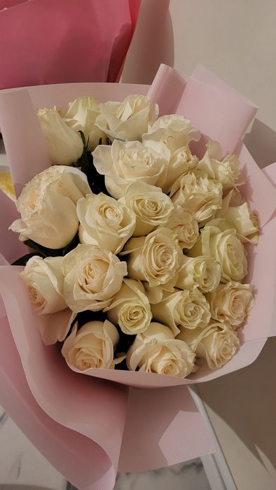 25 белых роз которым нет даже дня