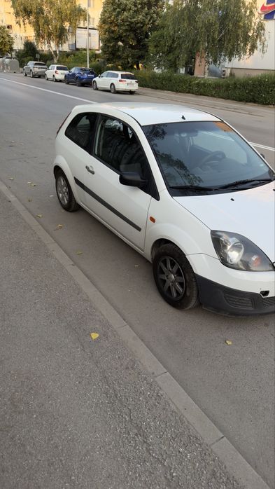 Ford Fiesta 1.4 TDI 68 коня 2007 ЗИМНИ+ЛЕТНИ ГУМИ ПОДАРЪК