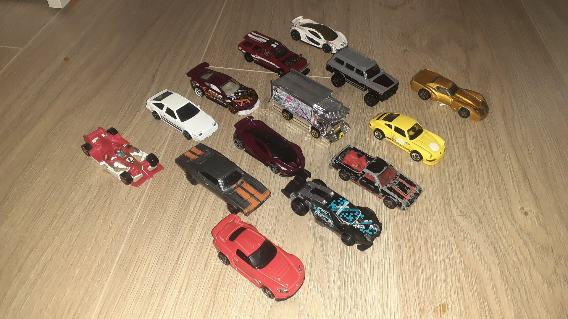 Продаются модели hot wheels