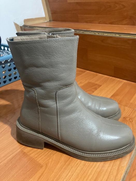 Продаю зимние женские сапоги