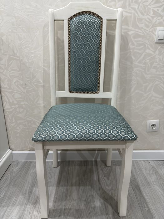 стол размер 5,5 на куринных ножках