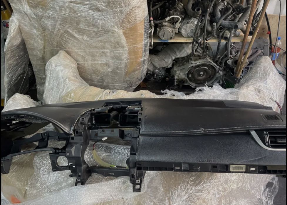 Панель торпеда Тойота Камри 50 SE