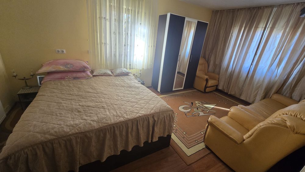 Vand casa si teren la Damiș