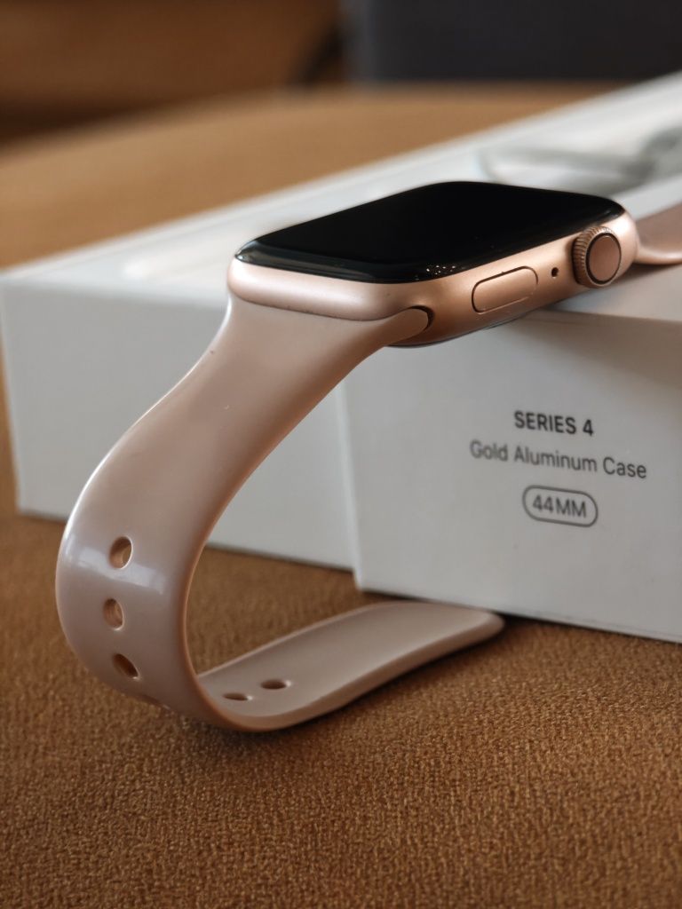 Apple watch Series 4 Gold aluminium Pink Sand
