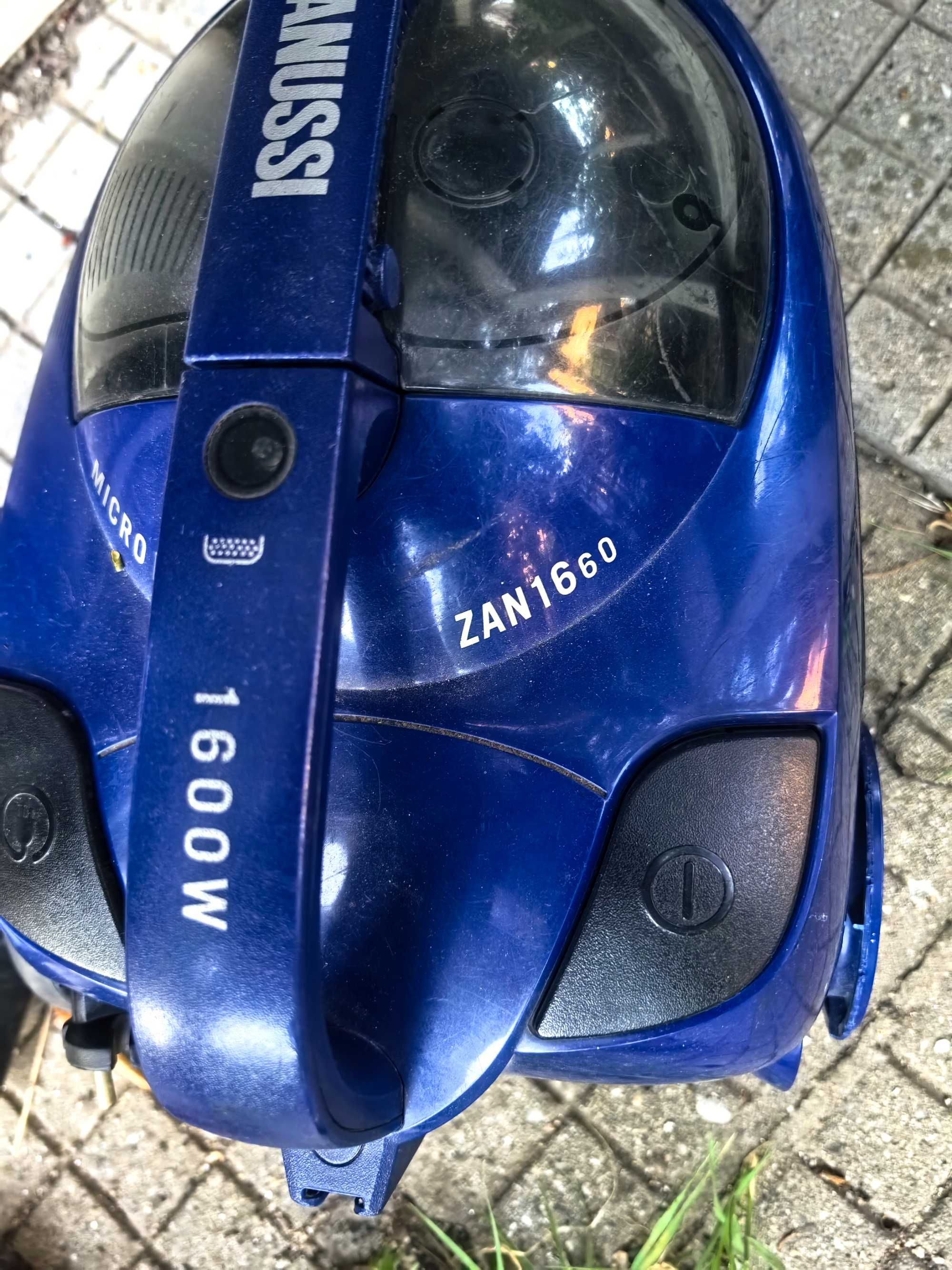 Прахосмукачка Зануси 1600W