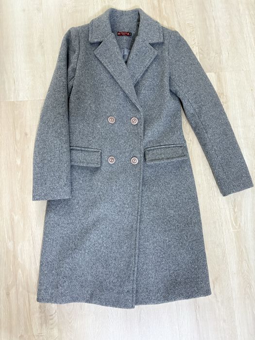 Продается пальто идеальное состояние , новое