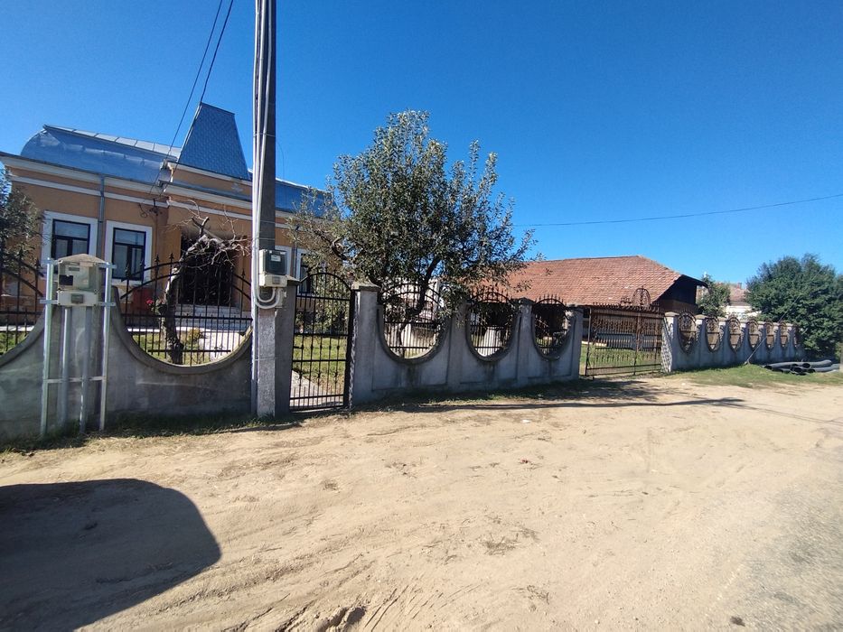 Casă 5 camere + living, teren 1.556 m² – Beleți-Negrești, jud. Argeș