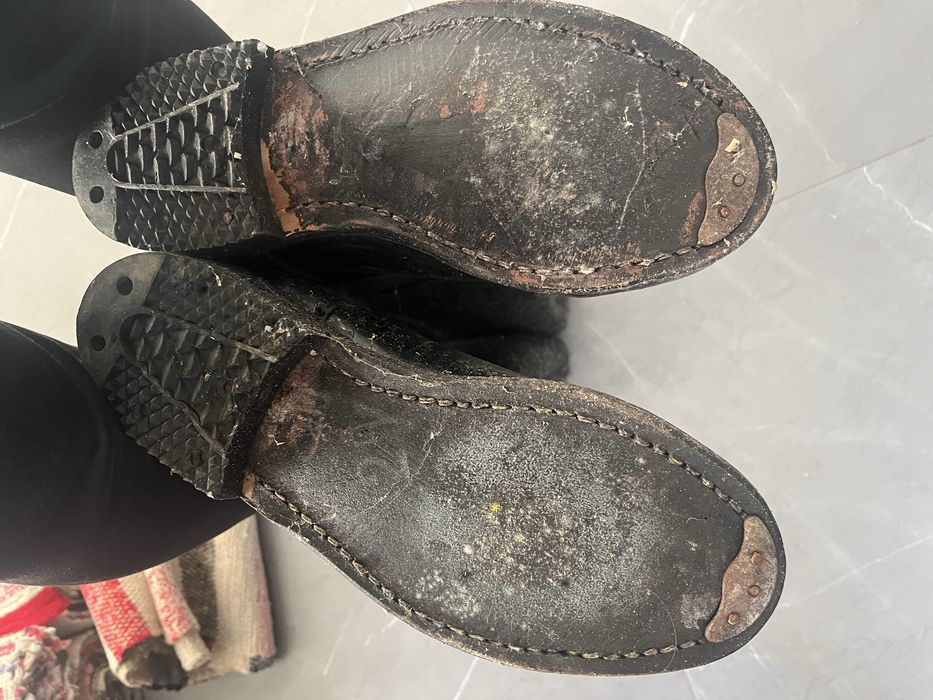 Cizme vechi de peste 70 ani