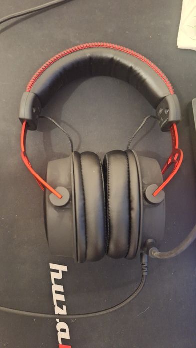 Vând căști HyperX