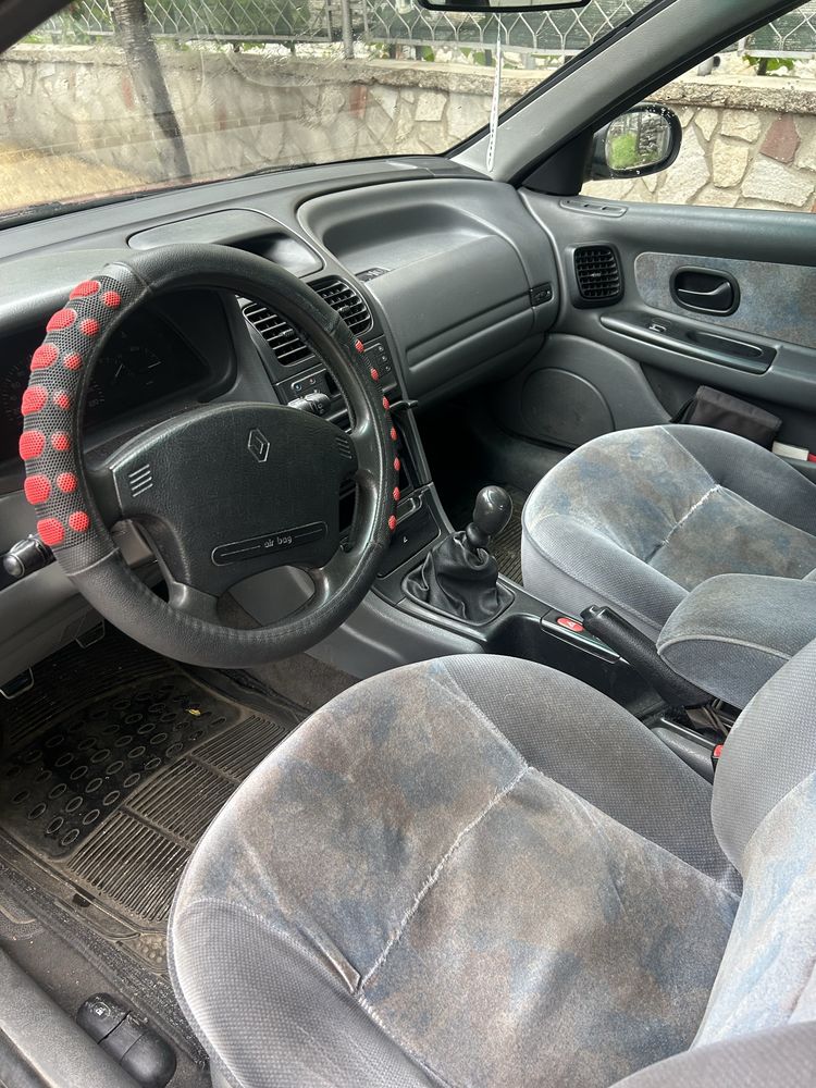 Продавам Renault Laguna