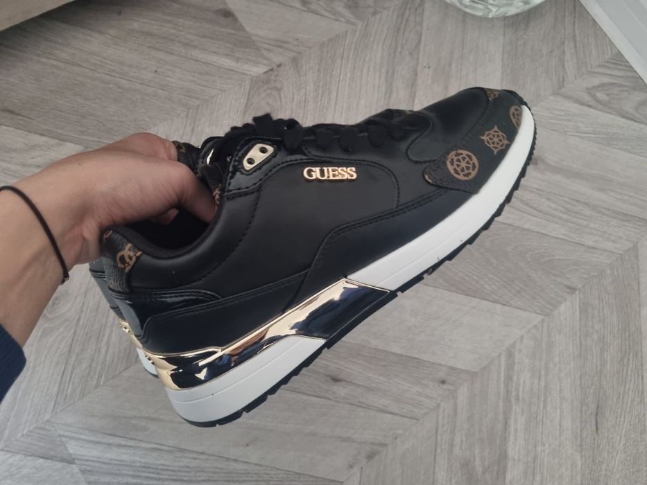 Обувки Guess черни