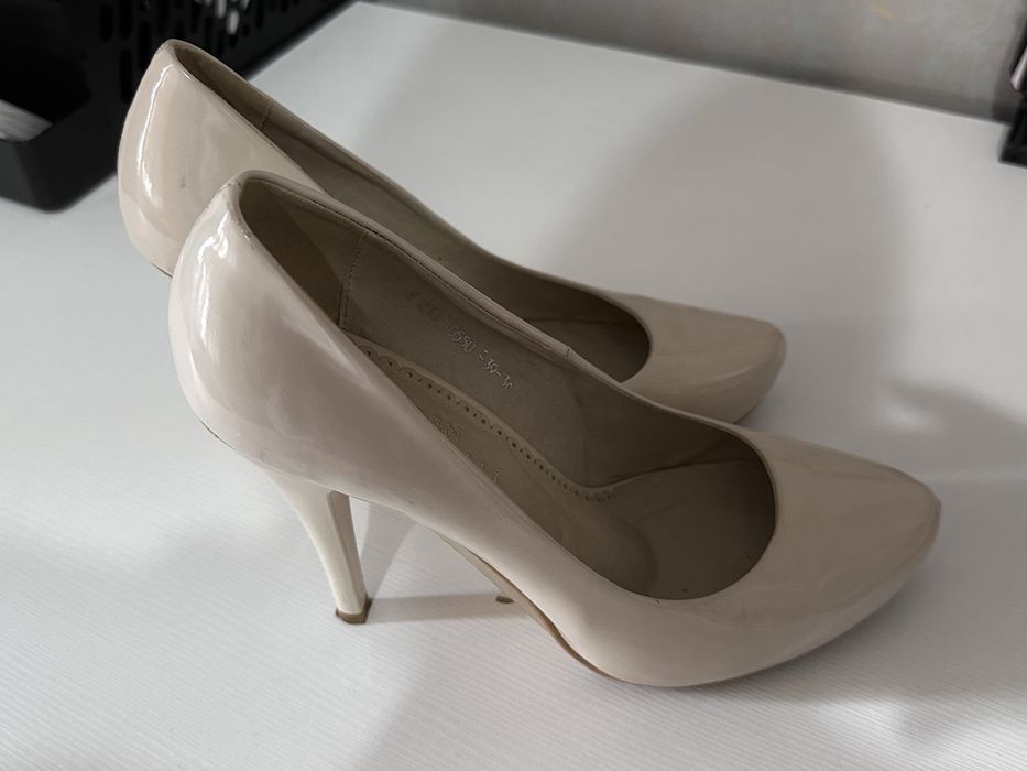 Продам женские туфли