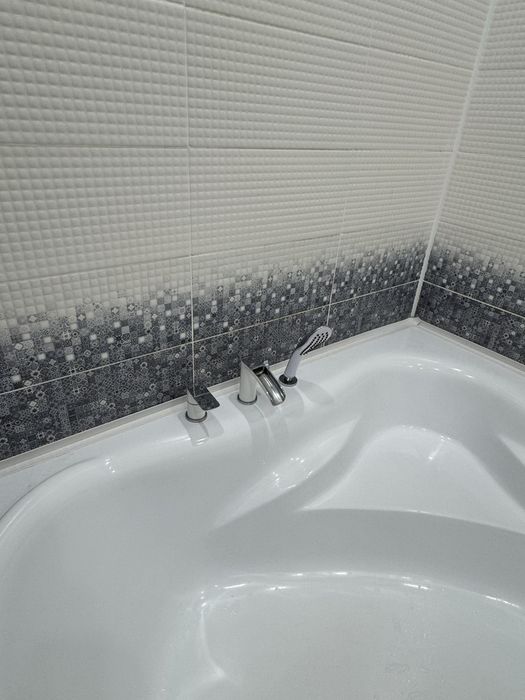 Продам акриловую ванну