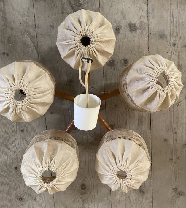 Candelabru rustic din lemn si pânza