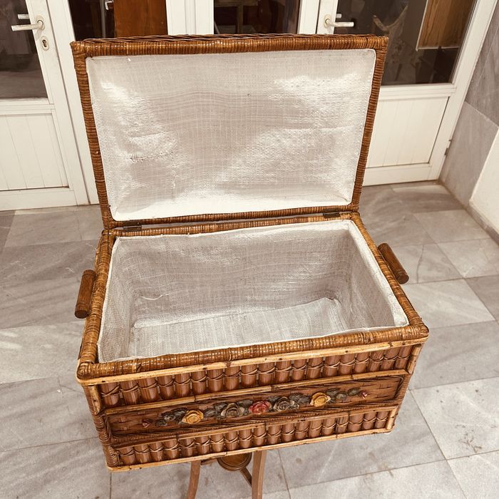 Винтидж плетено сандъче/шкафче с капак