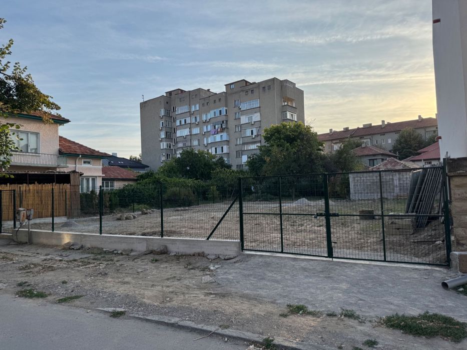 Дворно място под наем