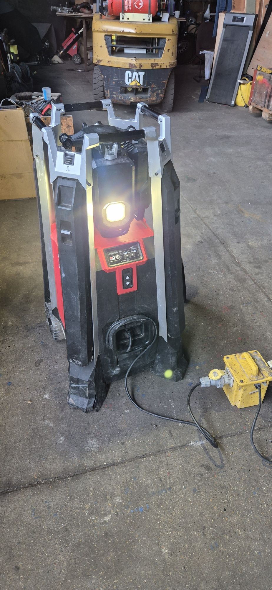 Milwaukee MXF TL turn de lumini nocturna