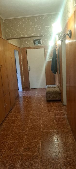 Етаж от къща с гараж и таван