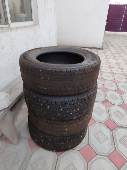Продам почти новая , трианжл 195,65,15