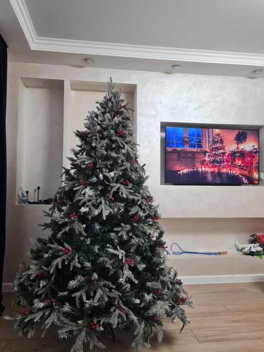 Продам ёлку искусственную очень красивая